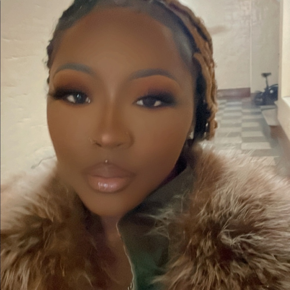 Meet your Posher, Jasmine